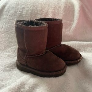Ugg classic toddler boot, size 6, dark brown
